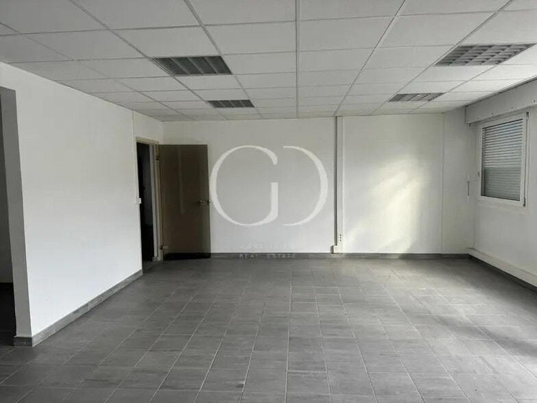 6 Avenue Docteur Schweitzer, Meyzieu for sale - Interior Photo - Image 3 of 15
