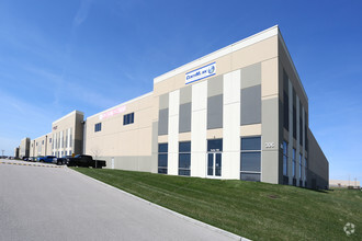 306 Hazelwood Logistics Center Dr, Hazelwood, MO for rent Building Photo- Image 1 of 5