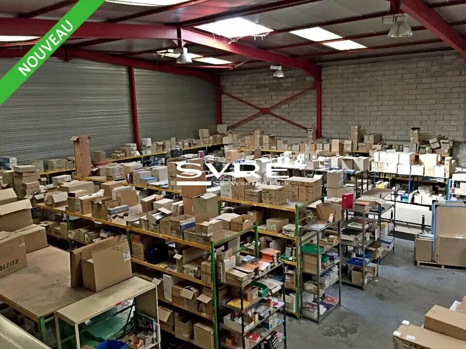 Location Entrepôt 958 m² - Photo 1