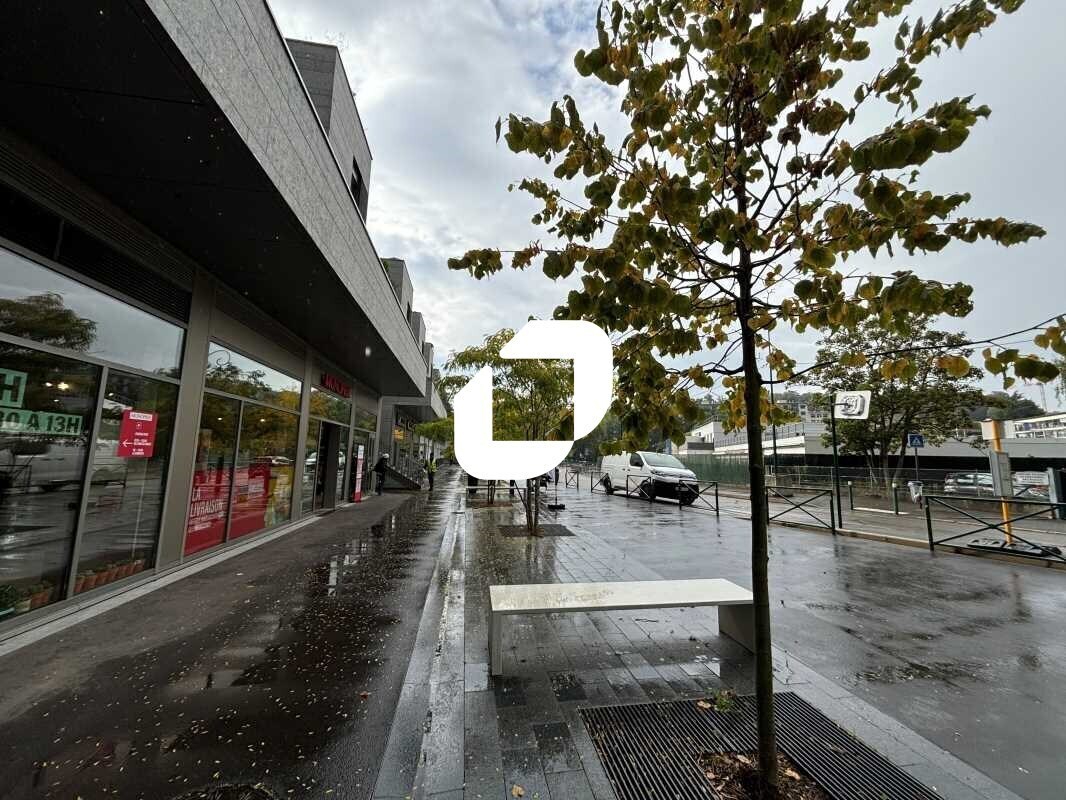 Retail in VILLE-D'AVRAY to rent Building Photo- Image 1 of 2