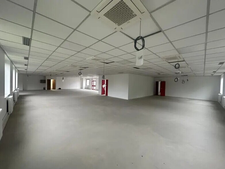 15-21 Rue Georges Besse, Antony to rent - Interior Photo - Image 3 of 20