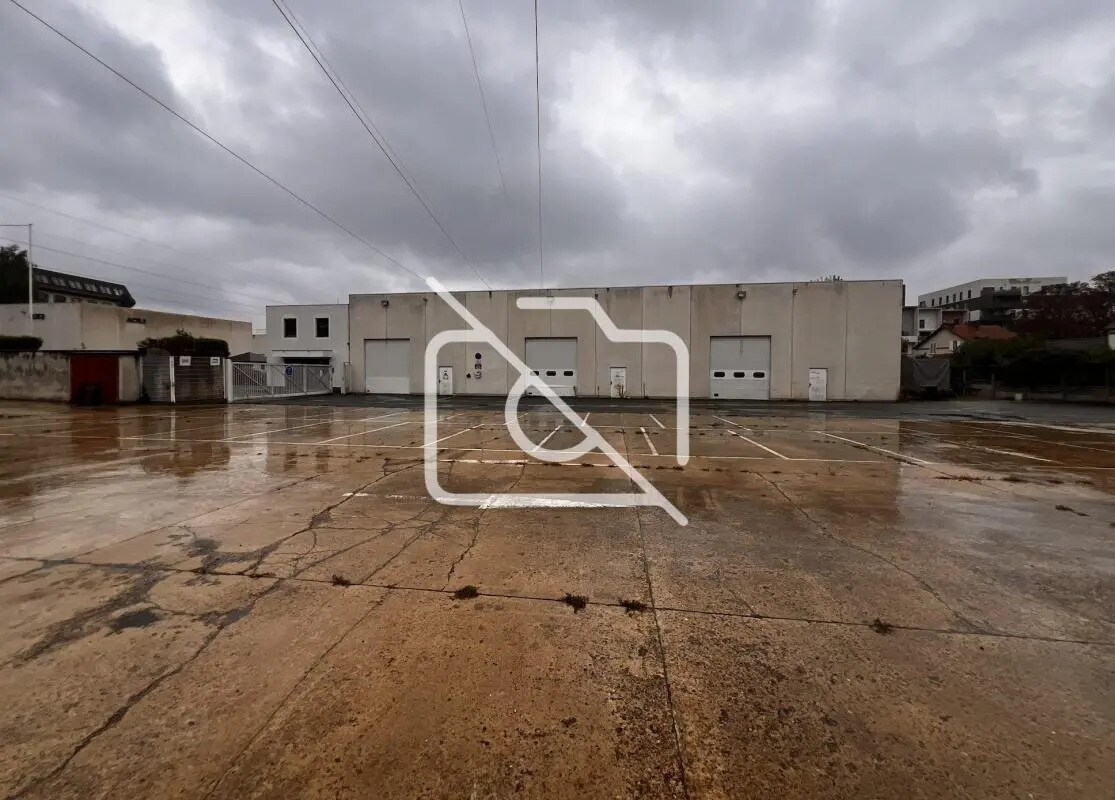 Industrial in Vitry-sur-Seine to rent Building Photo- Image 1 of 12