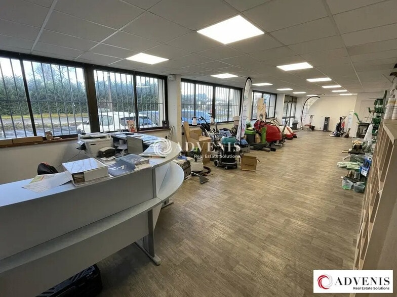 Light Industrial in Pessac to rent - Interior Photo - Image 1 of 6