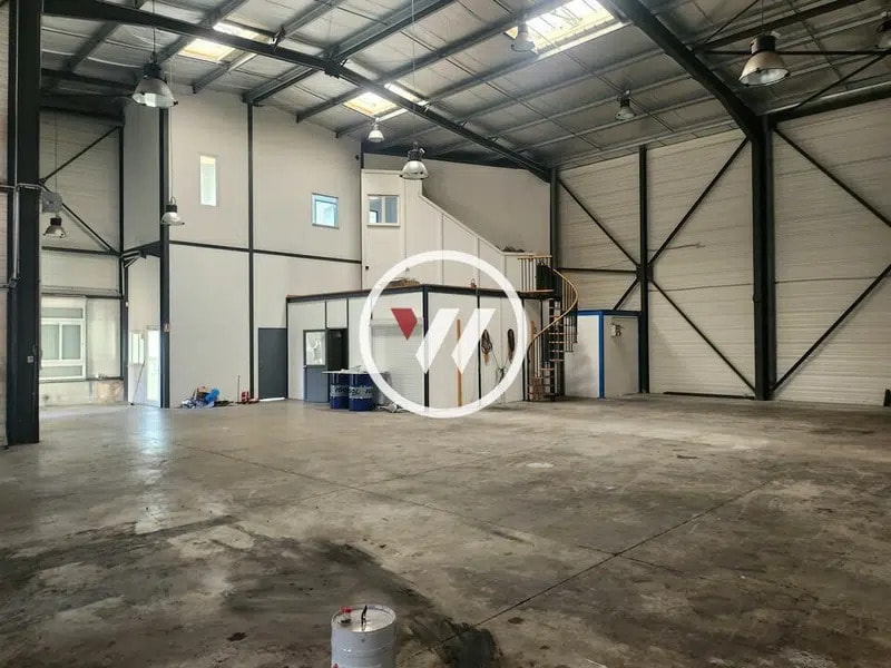 Light Industrial in Aubagne to rent Interior Photo- Image 1 of 5