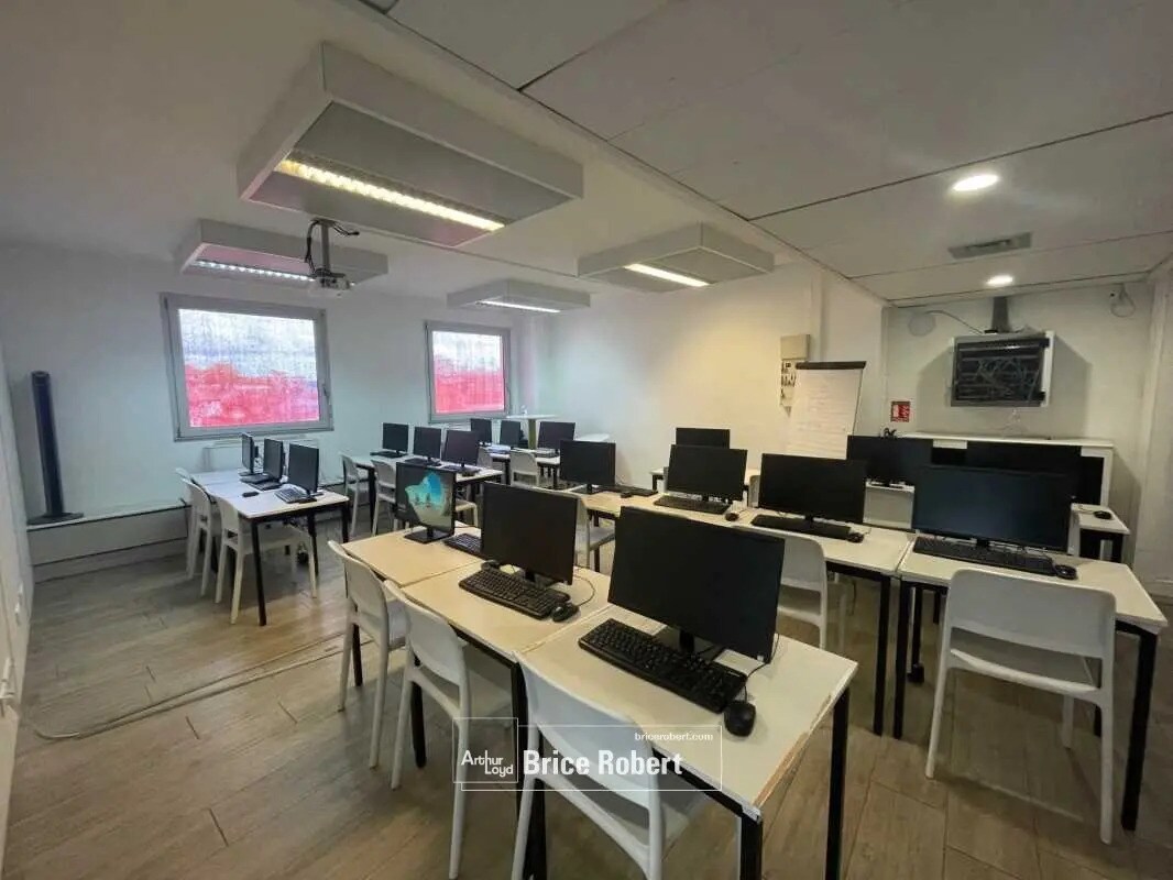 Office in Villeurbanne to rent Interior Photo- Image 1 of 6