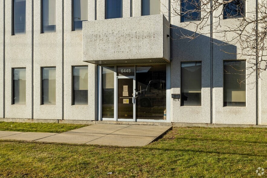 6445 Ch de la Côte-de-Liesse, Montréal, QC to rent - Building Photo - Image 3 of 12
