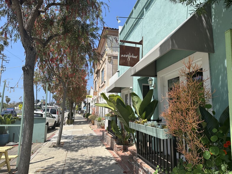 1031 Abbot Kinney Blvd, Venice, CA for rent - Building Photo - Image 1 of 9