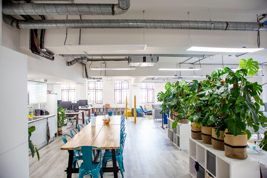 17 Bevis Marks, London to rent - Building Photo - Image 2 of 10