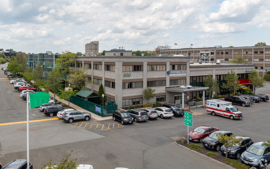 800 Cummings Ctr, Beverly, MA for rent - Primary Photo - Image 1 of 33