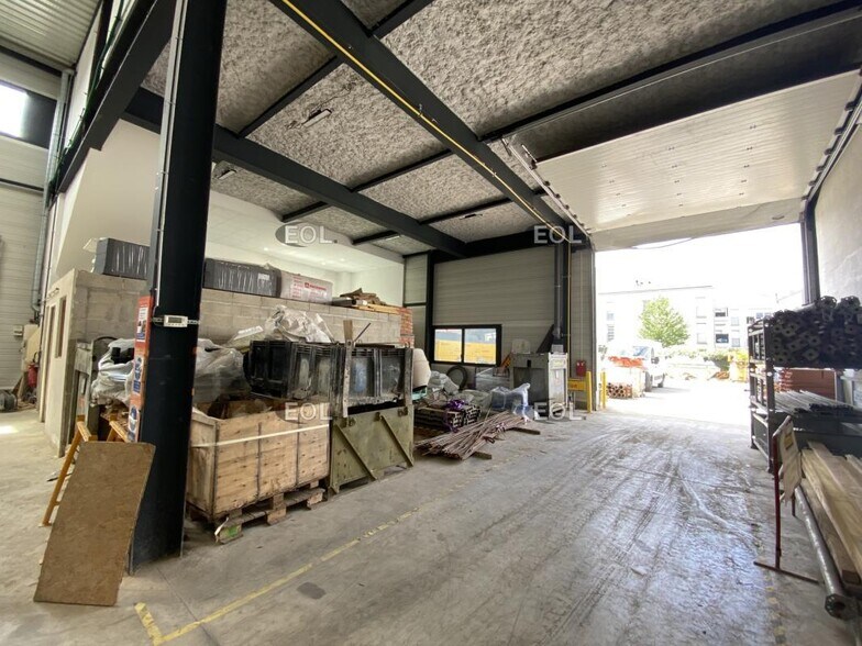 Light Industrial in Viry-Châtillon to rent - Interior Photo - Image 1 of 4