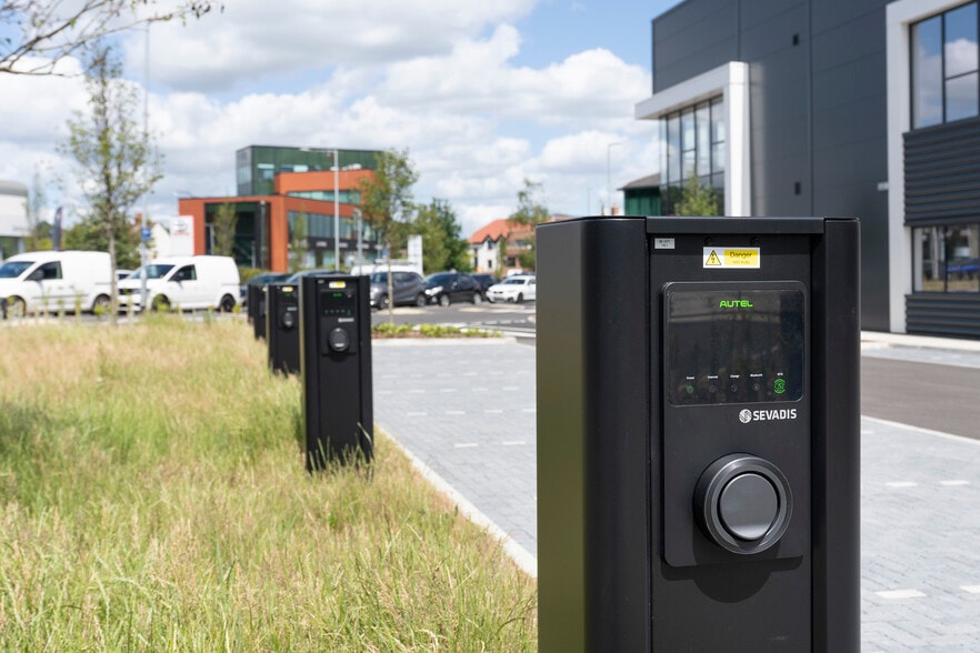 John Nike Way, Bracknell to rent - Building Photo - Image 3 of 13