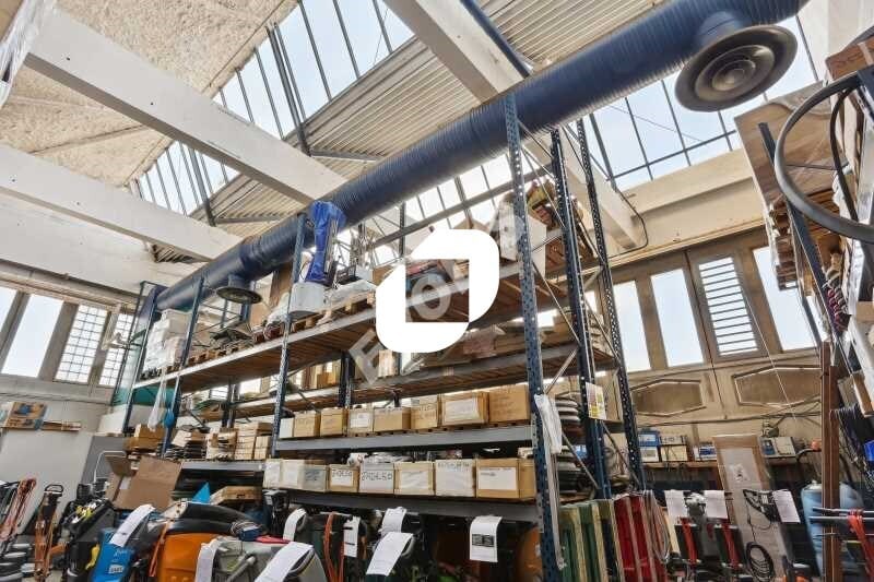 Industrial in Montreuil for sale Interior Photo- Image 1 of 7