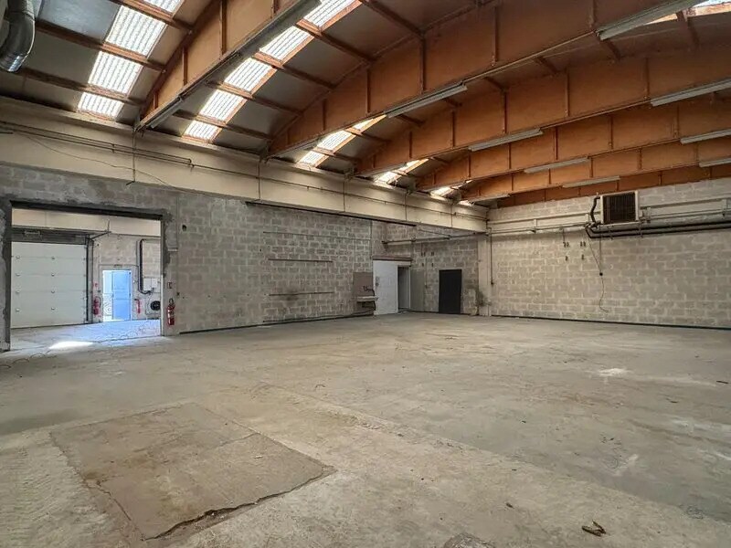 Light Industrial in Chassieu for sale Interior Photo- Image 1 of 15