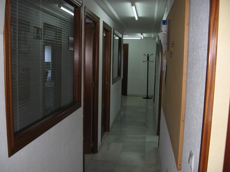 Office in SEVILLA, Sevilla to rent - Building Photo - Image 2 of 10