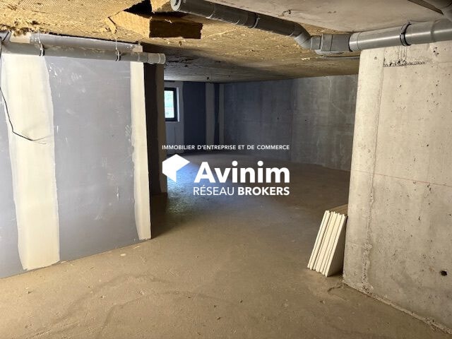 Retail in Marseille to rent - Interior Photo - Image 3 of 5