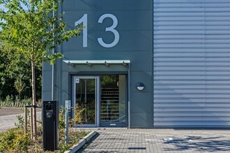 College Rd, Aylesbury to rent Building Photo- Image 1 of 17