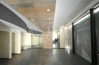 Retail in Paris to rent Building Photo- Image 1 of 3