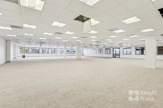 5 Boulevard Des Bouvets, Nanterre to rent Interior Photo- Image 2 of 4