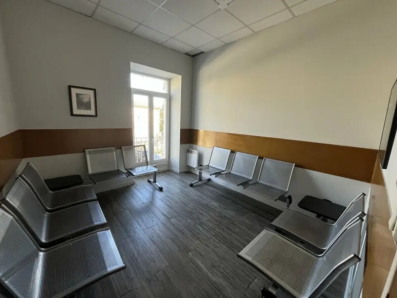 Office in Avignon to rent - Interior Photo - Image 1 of 6
