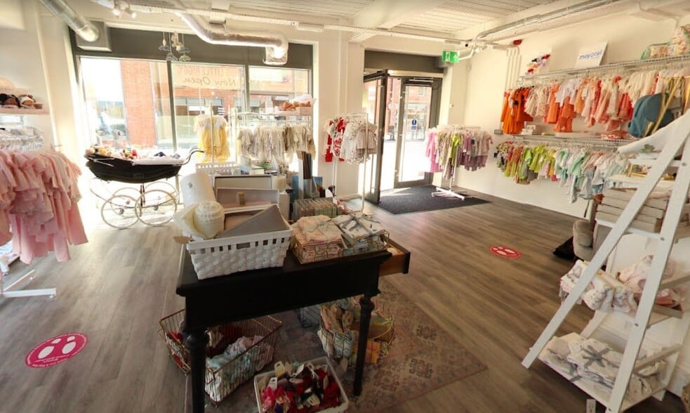 Unit 10, Elms Walk, Wokingham to rent - Building Photo - Image 1 of 4