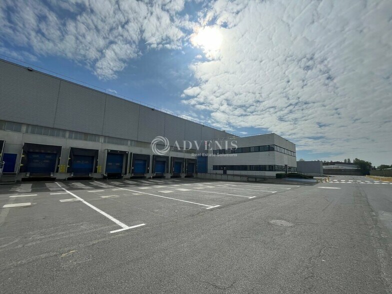 Industrial in Bonneuil Sur Marne to rent - Building Photo - Image 1 of 12