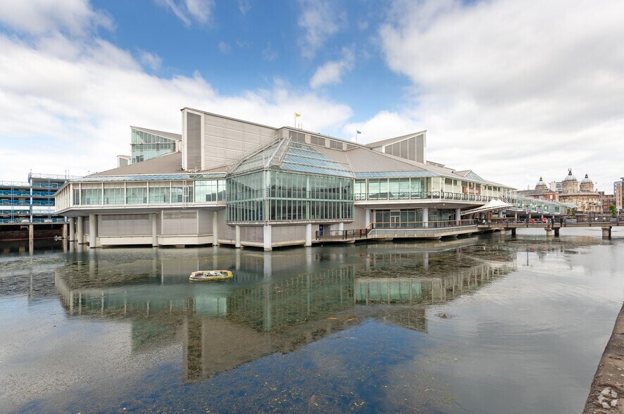 Princes Dock St, Hull to rent - Building Photo - Image 2 of 7