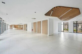 Office in Levallois-Perret to rent Interior Photo- Image 1 of 26