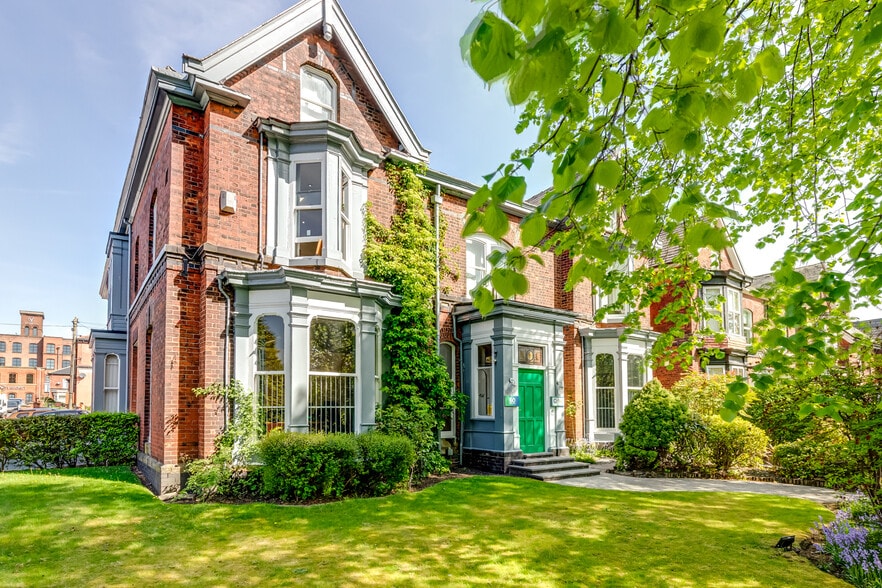 60 Chorley New Rd, Bolton for sale - Primary Photo - Image 1 of 3