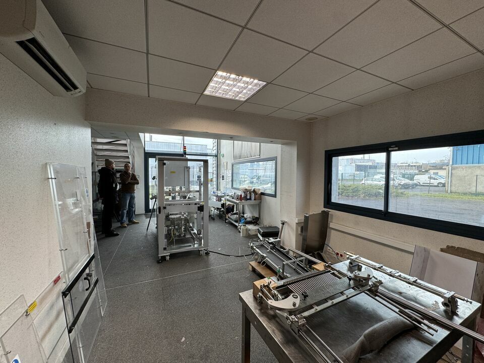Light Industrial in Mareuil-lès-Meaux for sale Interior Photo- Image 1 of 6