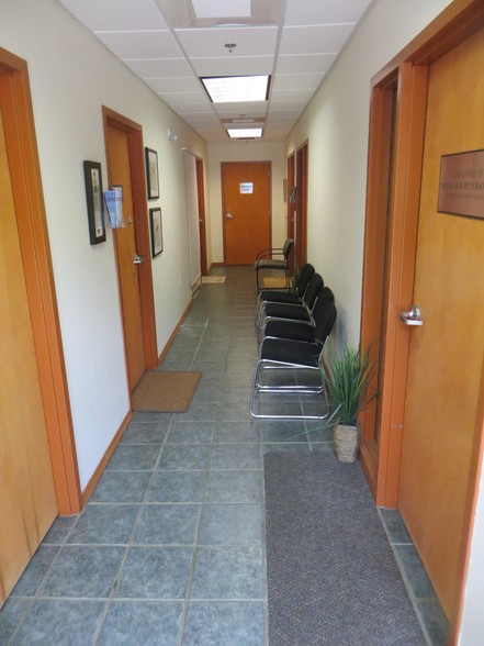 280 N Main St, East Longmeadow, MA for rent - Building Photo - Image 3 of 7