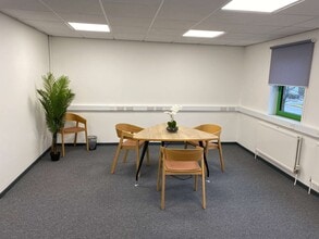 Centre Ct, Pontypridd to rent Interior Photo- Image 1 of 6