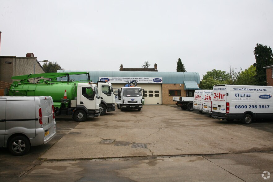 Holly Rd, Hampton for sale - Primary Photo - Image 1 of 2