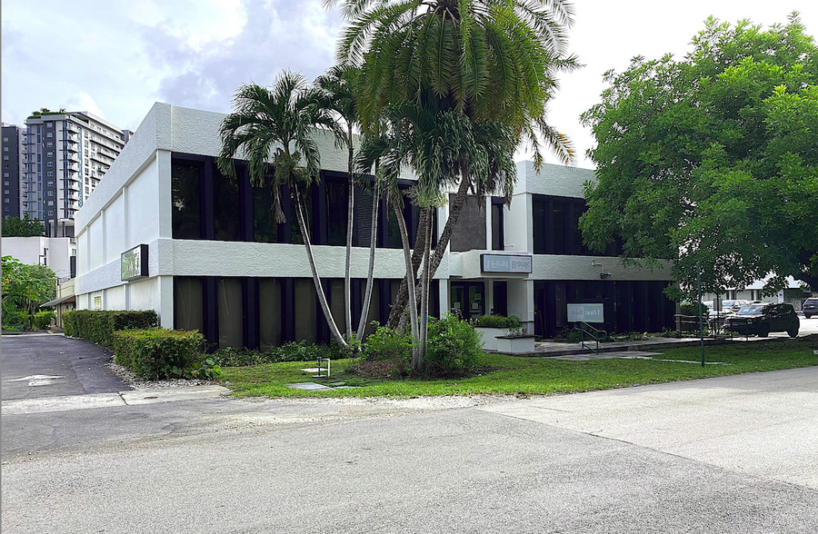 9795 S Dixie Hwy, Miami, FL for rent - Building Photo - Image 1 of 7