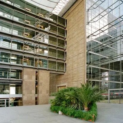 76 Route De La Demi-Lune, Puteaux to rent - Building Photo - Image 3 of 19