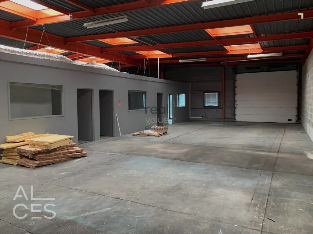 Light Industrial in Pessac to rent Interior Photo- Image 1 of 4