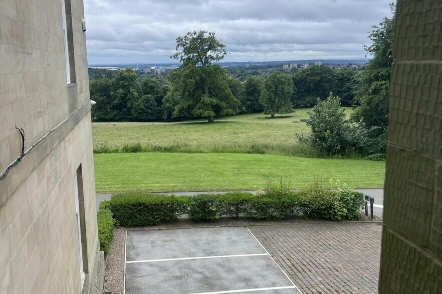 Elmete Ln, Leeds to rent - Building Photo - Image 2 of 3