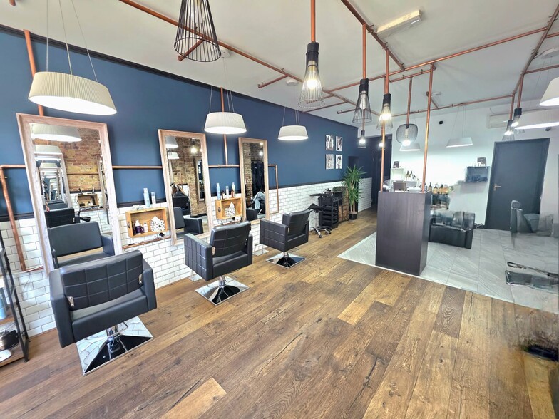 348-348B Richmond Rd, Twickenham to rent - Interior Photo - Image 3 of 10