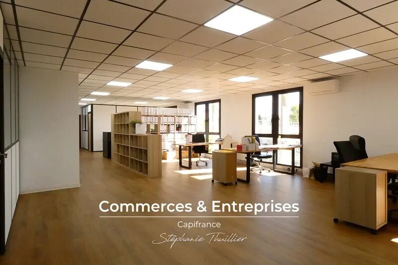 Office in Aix-en-Provence to rent - Building Photo - Image 1 of 12