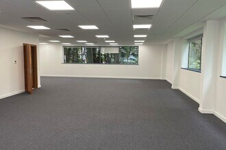 Riverside W, Wooburn Green to rent Interior Photo- Image 2 of 2