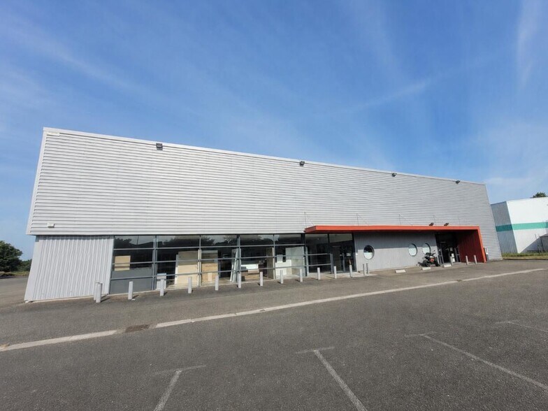 Light Industrial in Montauban for sale - Building Photo - Image 1 of 2