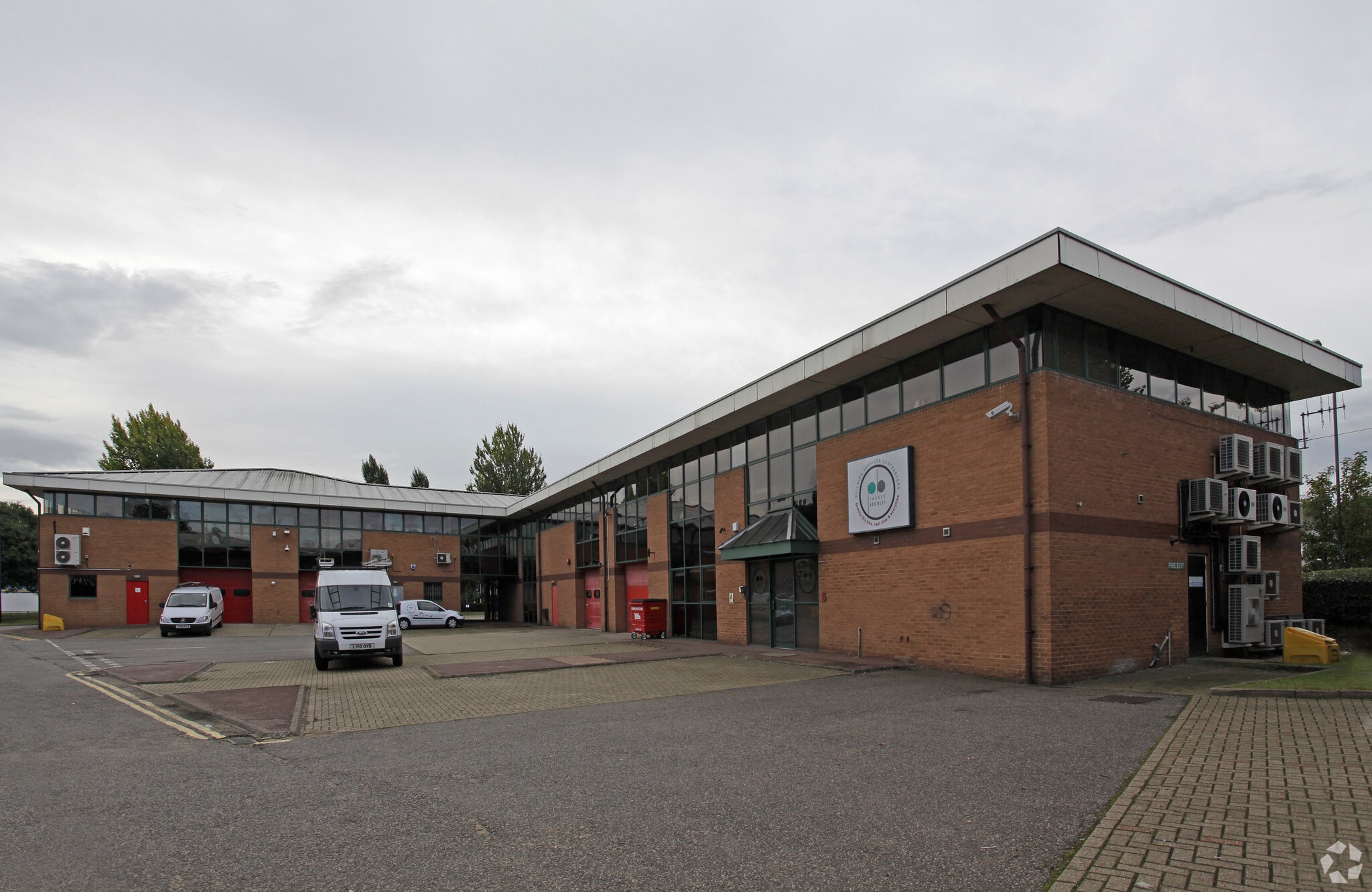 Cray Ave, Orpington to rent Primary Photo- Image 1 of 6