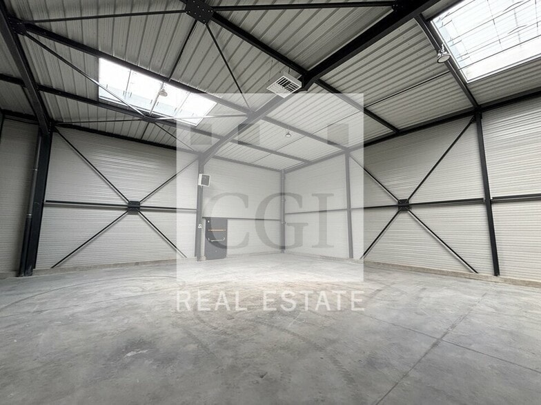 Light Industrial in Frontonas to rent - Interior Photo - Image 3 of 12
