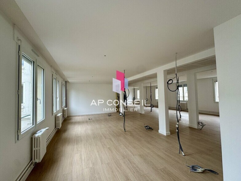 Office in Versailles to rent - Interior Photo - Image 3 of 7
