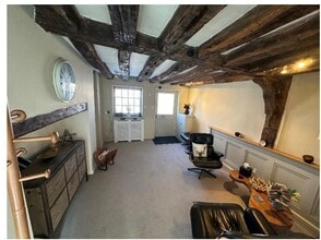 16 Wycombe End, Beaconsfield to rent Interior Photo- Image 2 of 2