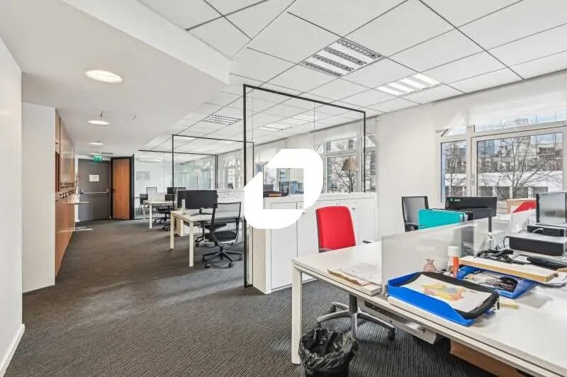 Office in Puteaux to rent Building Photo- Image 1 of 15