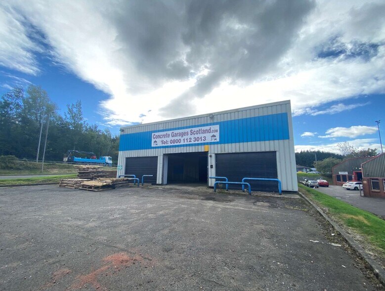 24 Whin Pl, East Kilbride for sale - Primary Photo - Image 1 of 1