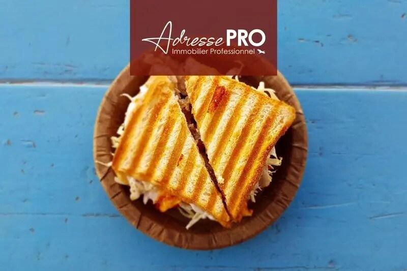 Retail in Bordeaux to rent - Building Photo - Image 1 of 2