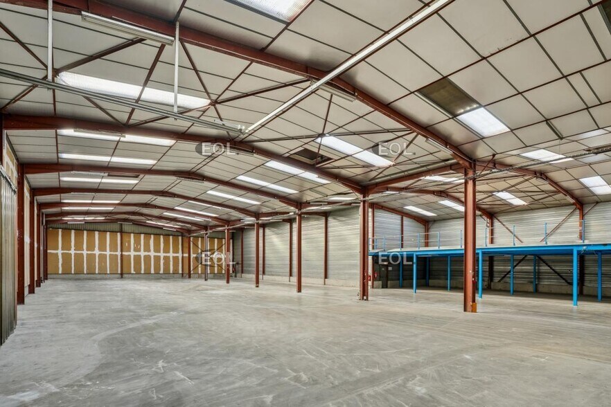 Light Industrial in Aubervilliers to rent - Building Photo - Image 1 of 13