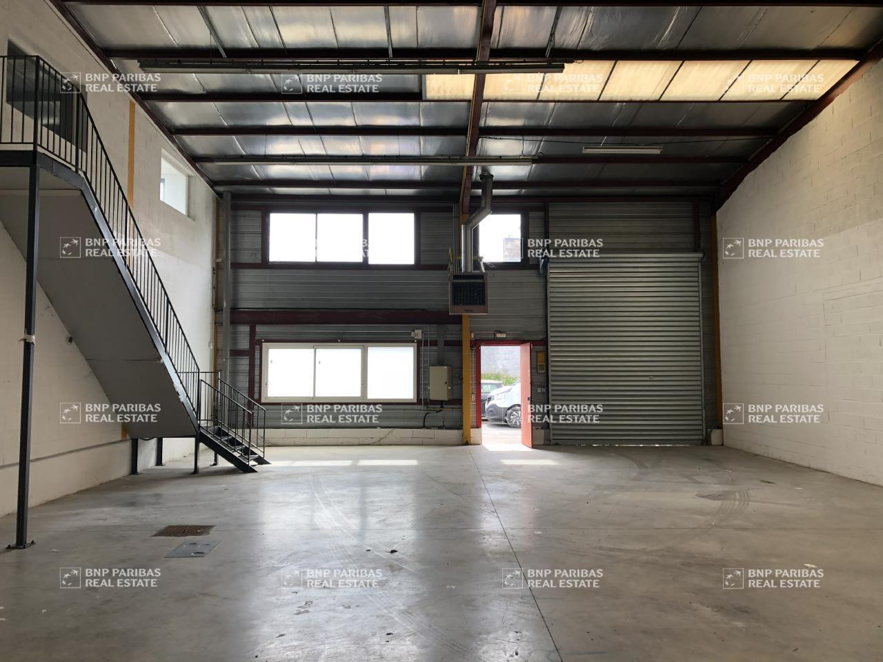 Office in Quincy-Voisins to rent Building Photo- Image 1 of 6