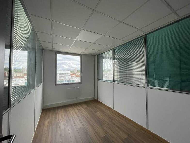 Office in Pantin to rent - Interior Photo - Image 3 of 11
